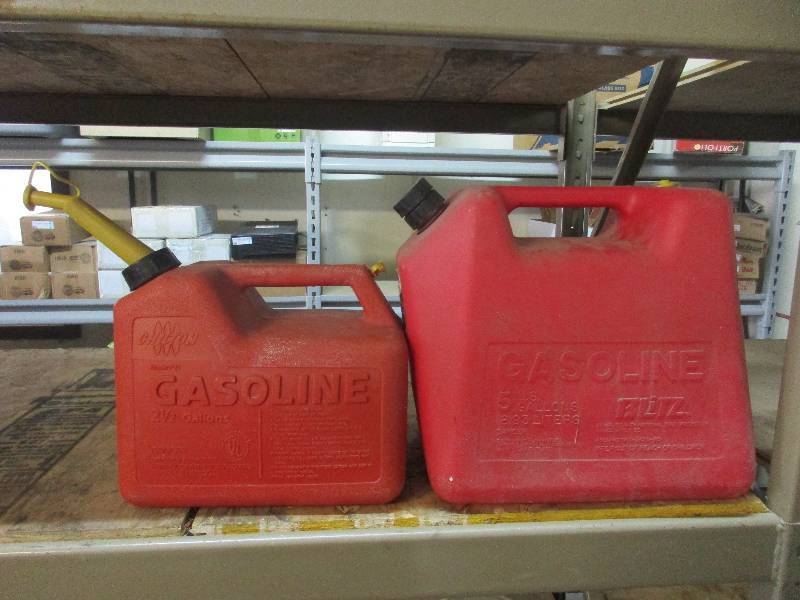 lot 22 image: 2 gas cans
