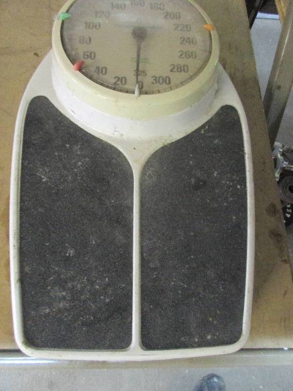 lot 25 image: dial weight scale