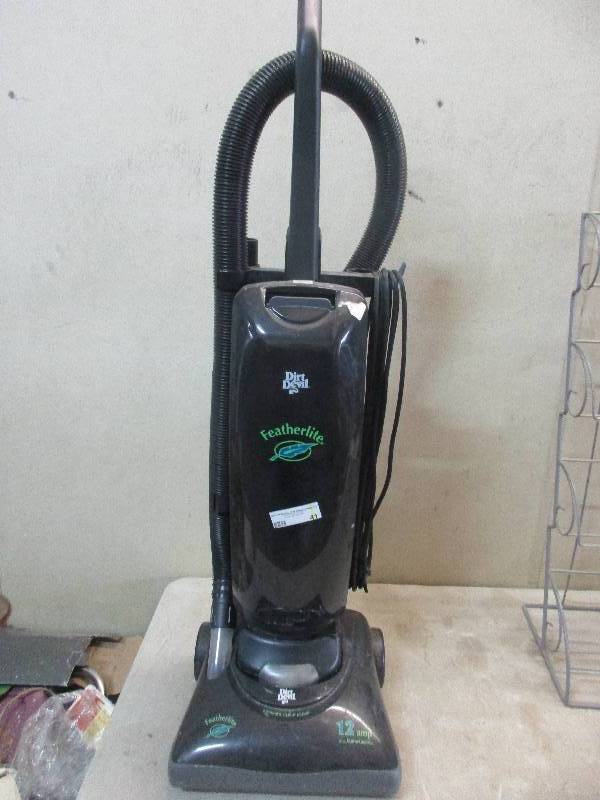 lot 41 image: dirt devil feather lite vacuum