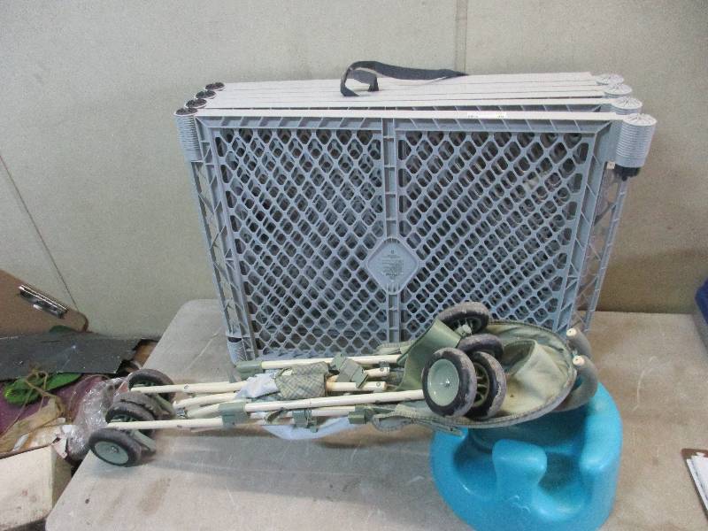 lot 48 image: baby gate play area stroller booster seat