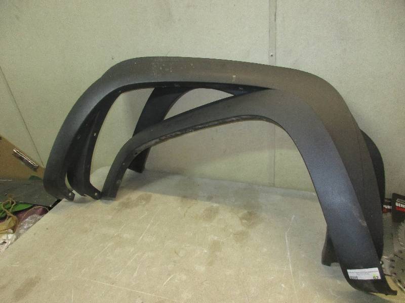 lot 62 image: 2005 Chevy Colorado fender flares -4 total
