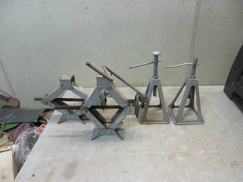 lot 66 image: 2 jacks and 2 jack stands