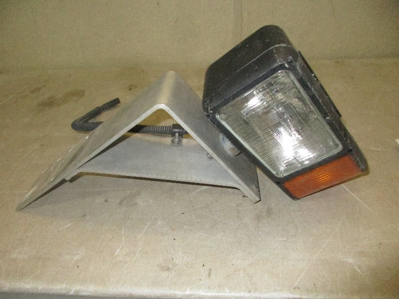 lot 102 image: truck light w mount