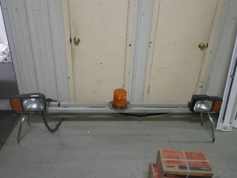 lot 104 image: light bar w beacon light and 2 spotlights