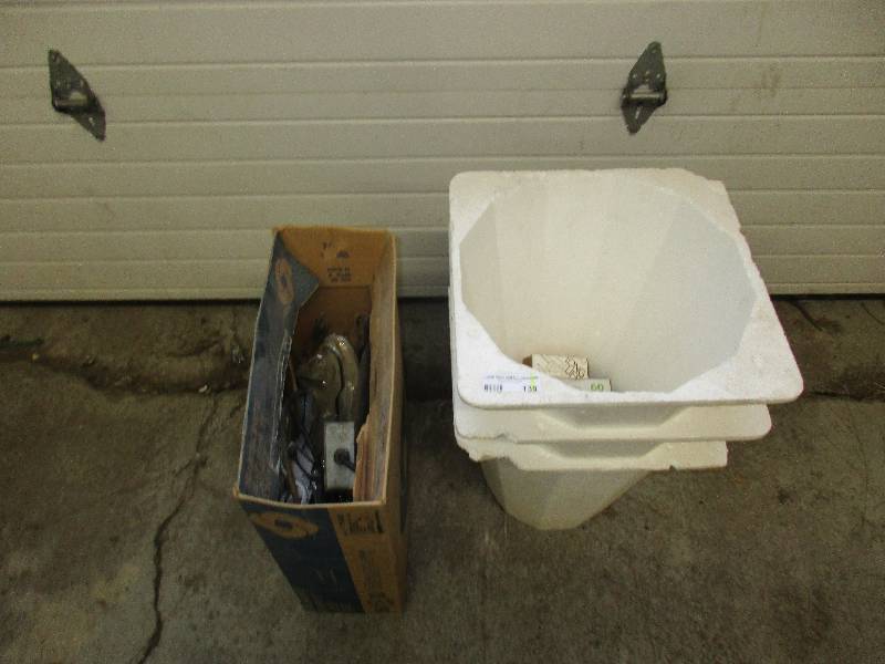 lot 139 image: Styrofoam potters - electric fence supplies