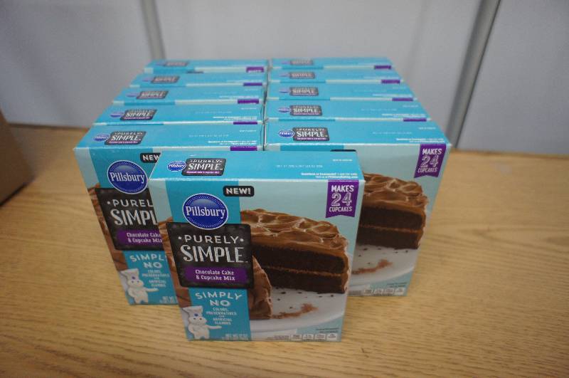 Lot of 11 - 17 oz Boxes of Pillsbury Purely Simple Cake and Cupcake Mix - Chocolate - Exp - 1016