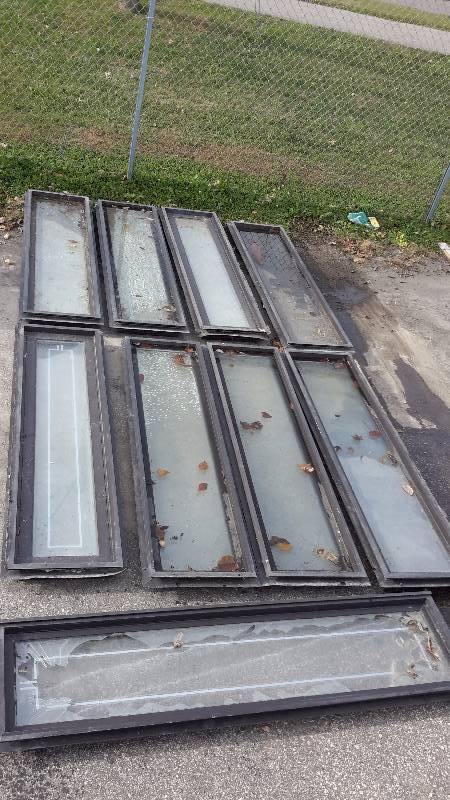 lot 5 image: Collection of windows