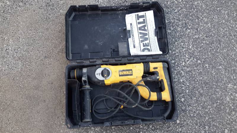 lot 16 image: DeWalt heavy-duty SDS plus chipping hammer