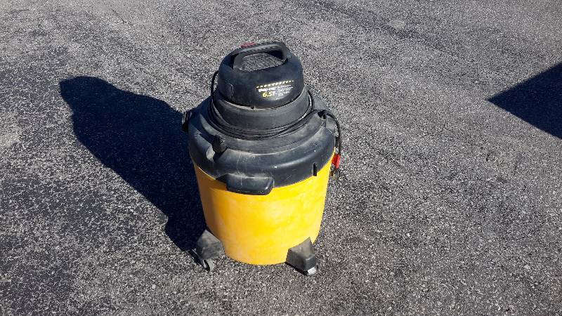 lot 23 image: Shop vac 6.5 hp