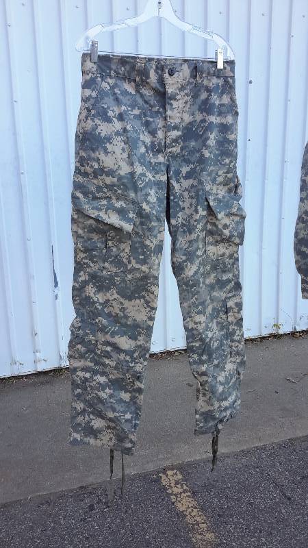 lot 33 image: Military grade ACU pants and cold weather coat