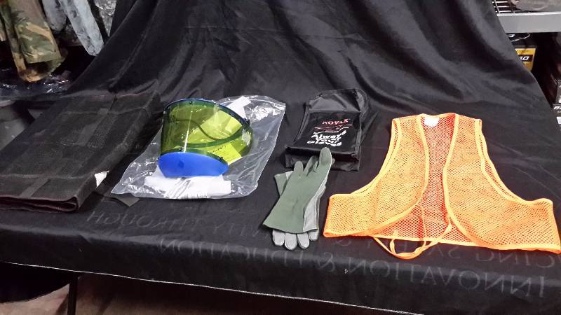 lot 52 image: Work safety lot-orange vest, stingray transfer, flyer Summer gloves, face shield