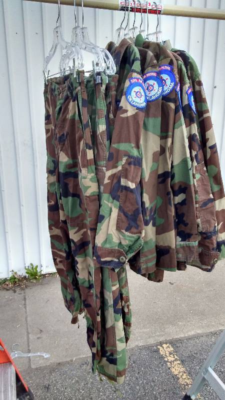 lot 35 image: Camouflage - military BDU (6 shirts & 3 pants)