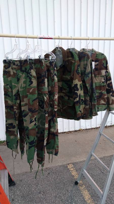 lot 36 image: Camouflage - military BDU