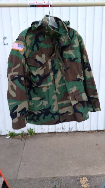 lot 37 image: Cold-weather field coats (no liner) and BDU combat cap