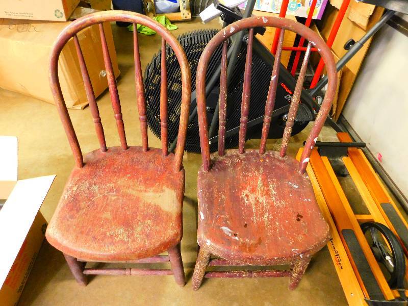 lot 79 image: 2 Vintage Wood Chairs