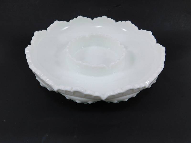lot 4 image: Vintage Fenton Milk Glass Relish Tray Bowl Dish