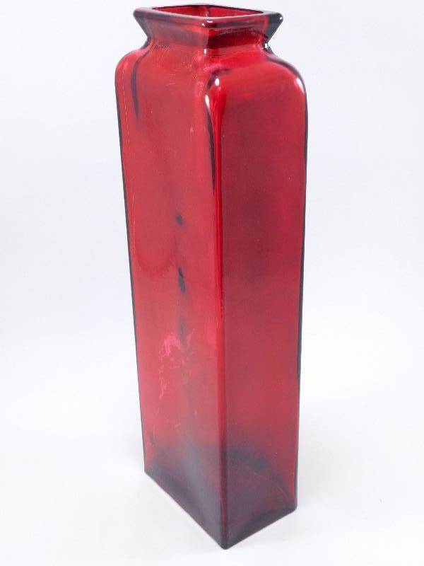 lot 8 image: Tall Glass Vase