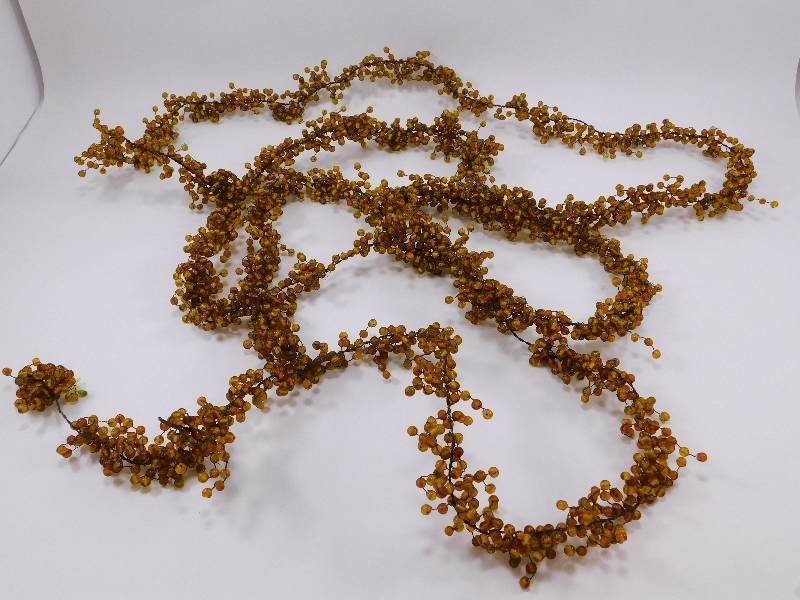 lot 11 image: Lot of Glass Beaded Wire Decor
