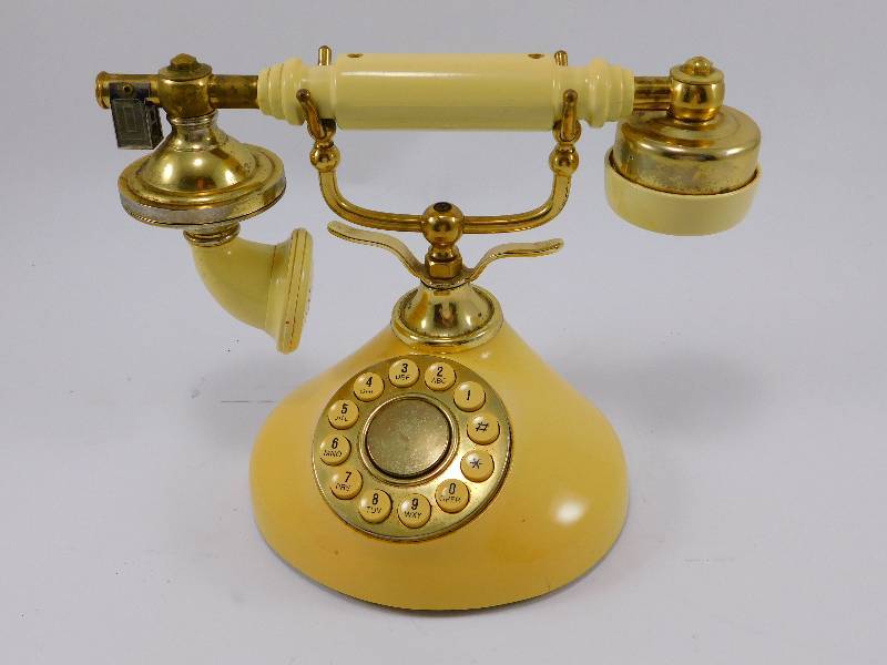 lot 17 image: Vintage Phone