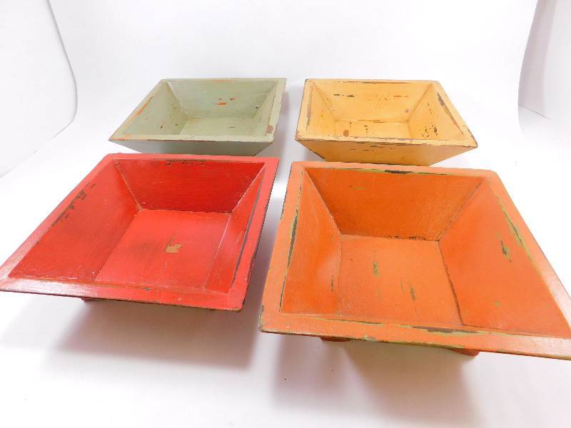 lot 18 image: Lot of Wooden Bowls