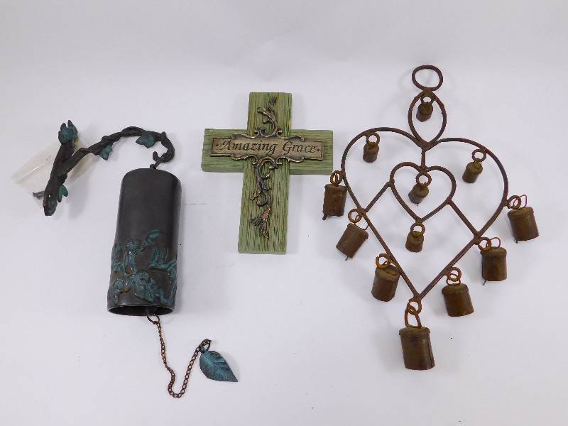 lot 21 image: Lot of Various Items