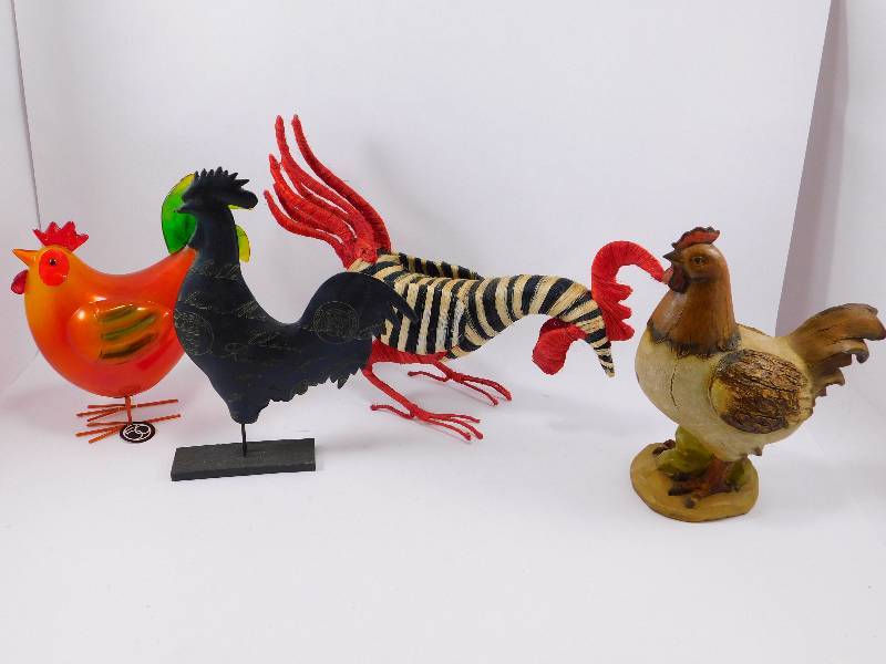 lot 23 image: Lot of 4 Decorative HenRooster StatuesFigurines