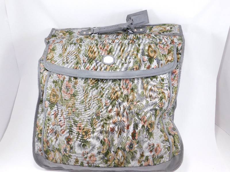 lot 24 image: Diane von Furstenberg Luggage Suit Bag Hanging Travel Bag