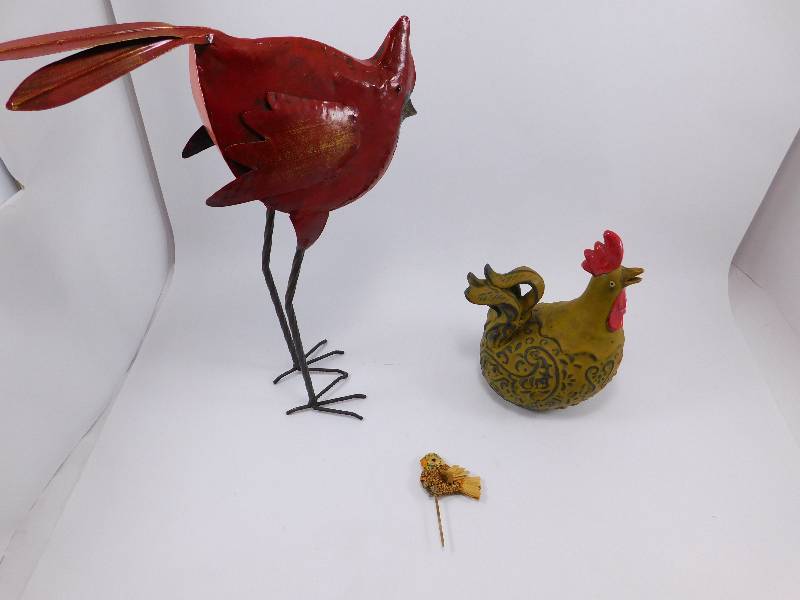 lot 25 image: Lot of 3 Bird Figurines