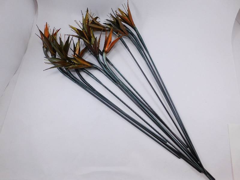 lot 26 image: Lot of 14 Metal Flowers from Pier 1 Imports