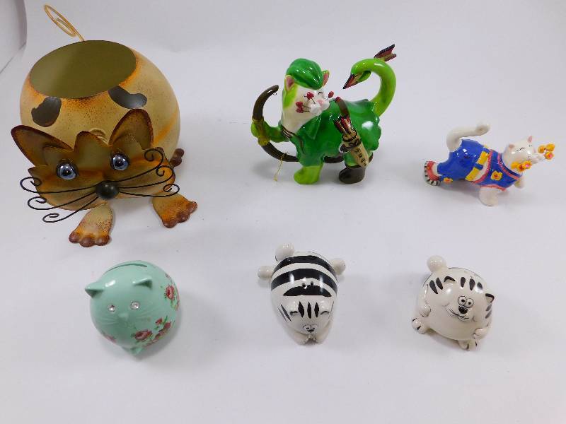 lot 29 image: Lot of Cat Figurines
