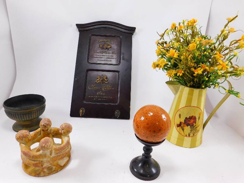 lot 32 image: Lot of Pier 1 Imports Home Decor Items