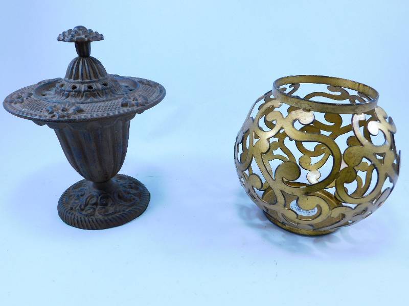 lot 35 image: Vintage Cast Iron Pot Thing wLid and Pier 1 Candleholder