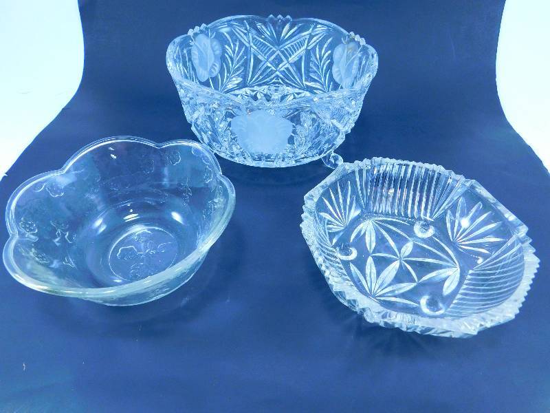 lot 43 image: Glass Bowls