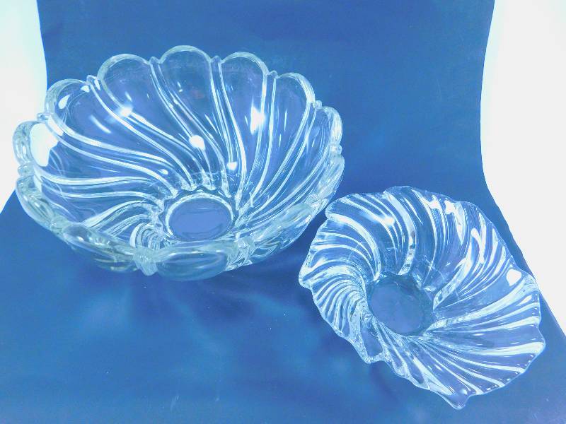 lot 44 image: Lot of Glass Bowls