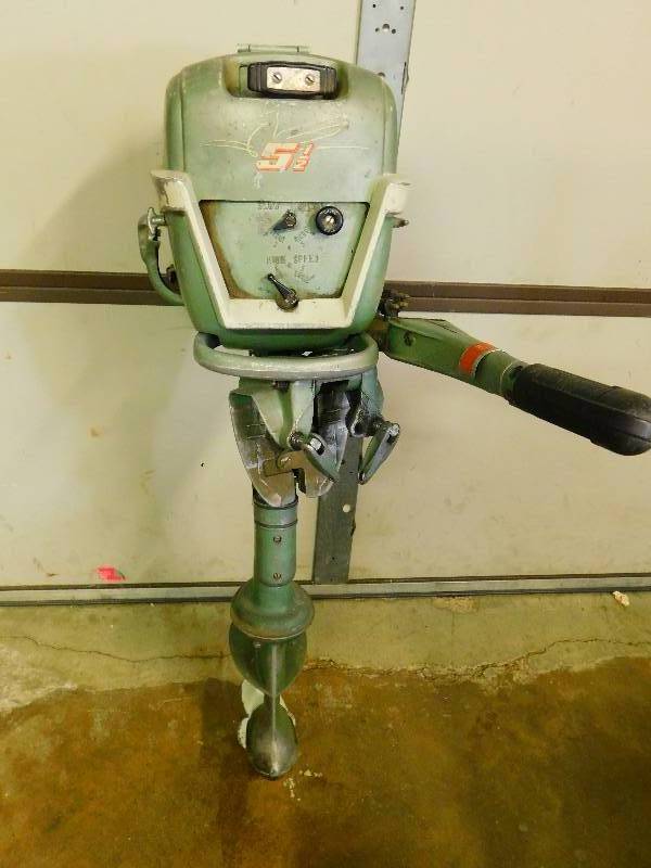 lot 2 image: 5 12 Sea Horse Johnson Outboard Motor