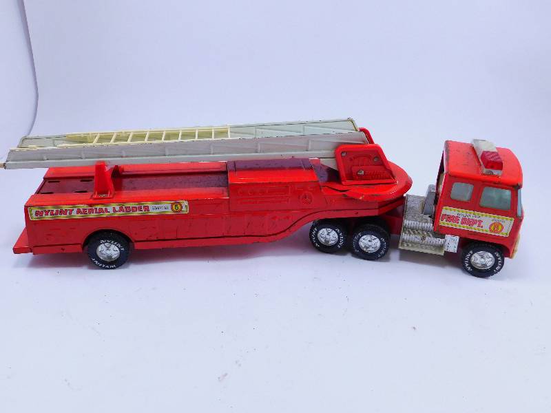 lot 51 image: Vintage Nylint Aerial Ladder Fire Truck