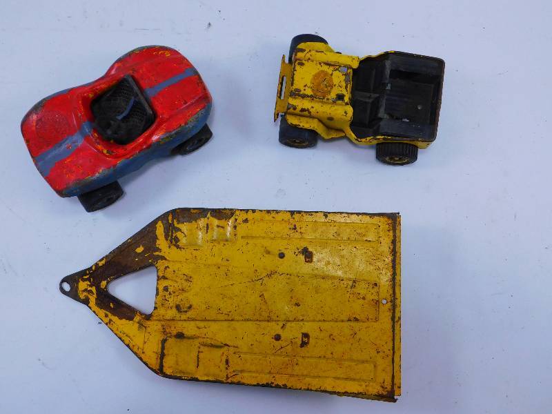 lot 54 image: Vintage Metal Toys