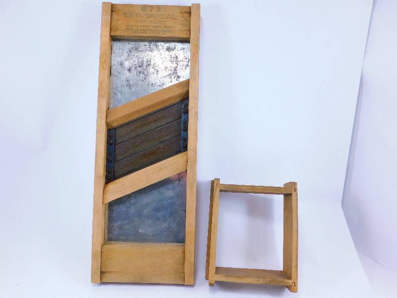lot 59 image: Vintage Slaw Slicer