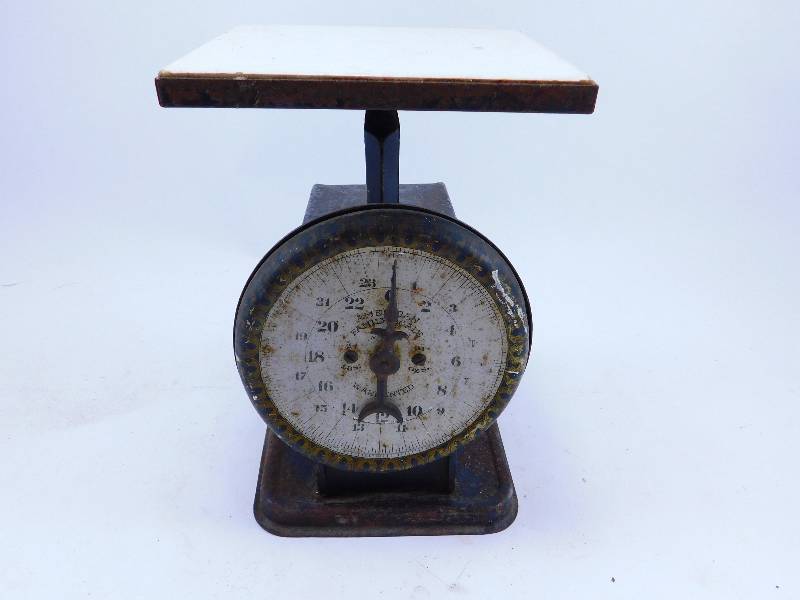 lot 61 image: Vintage Scale