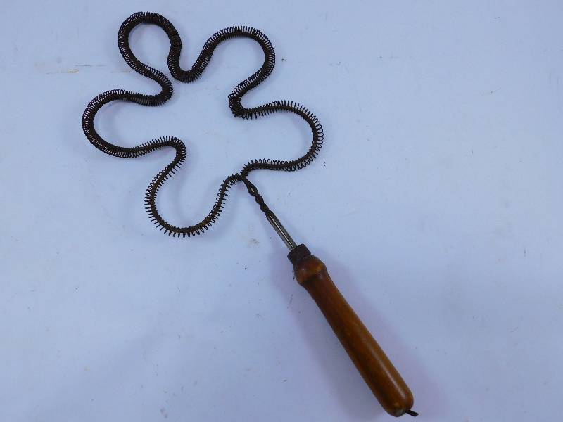 lot 63 image: Vintage Rug Beater