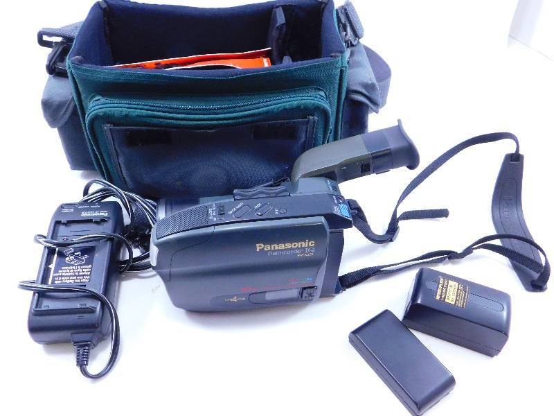 lot 66 image: Vintage Panasonic Palmcorder w cords and Carrying Case