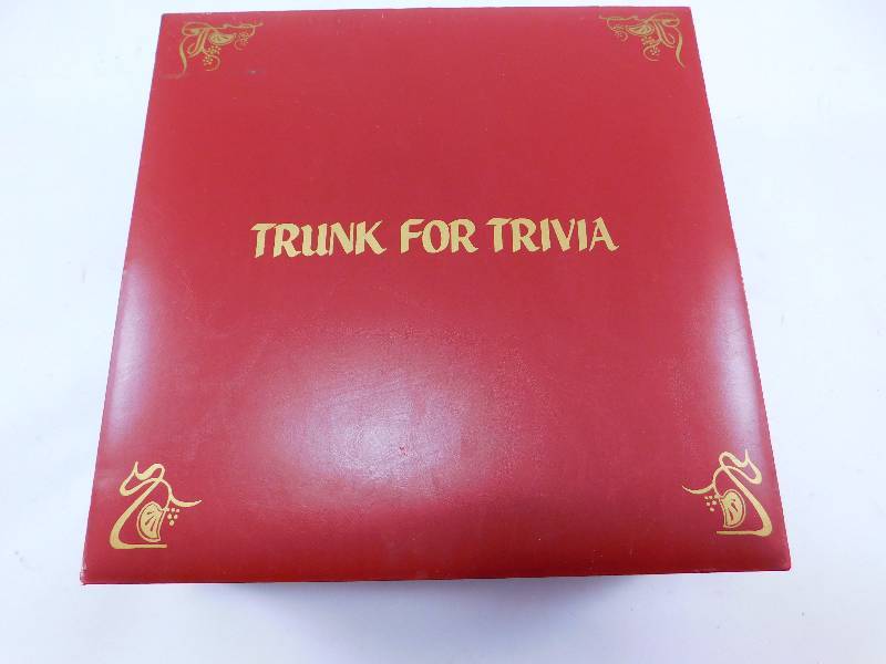 lot 72 image: Original Vintage Trivial Pursuit Game in Carrying Case