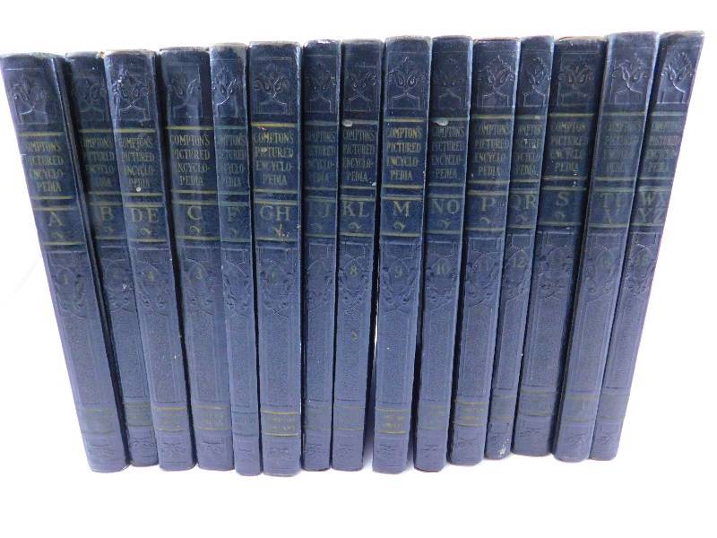 lot 76 image: Complete Set of Comptons Picture Encyclopedia - 1945 Edition