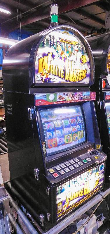 lot 1003 image: ARISTOCRAT WHITE WATER VIDEO SLOT MACHINE