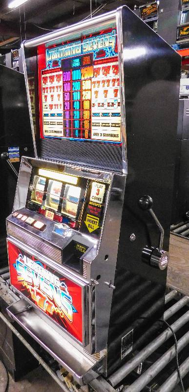 lot 1011 image: BALLY LIGHTNING SEVENS REEL SLOT MACHINE