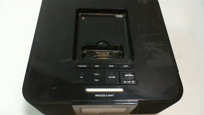lot 400 image: JENSEN Model JMS-190 docking digital music system for iPod clockradio