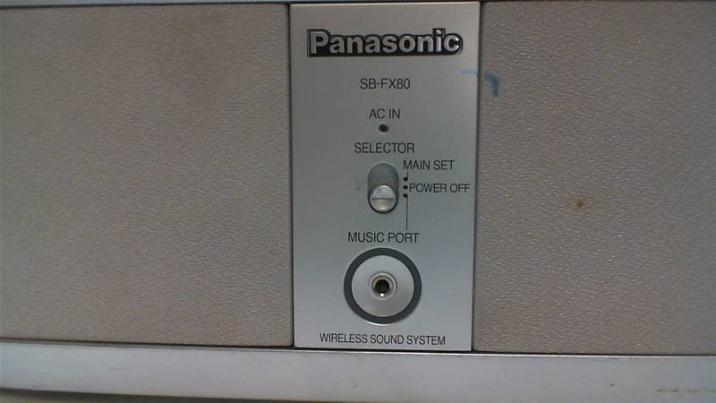 lot 401 image: Panasonic SB-FX80 audio stereo radio with center channel auxillary port