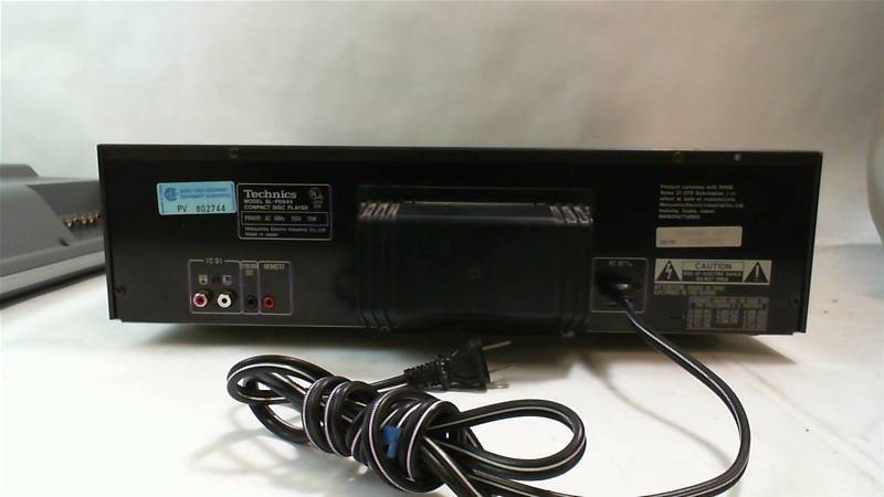 lot 421 image: Technics model SL-PD845 5 disc CD changer player compact disc no remote