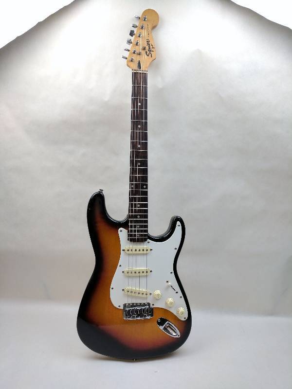lot 76 image: Squier by Fender Affinity Stratocaster Beginner Electric Guitar - Rosewood Fingerboard, Brown Sunburst MADE IN KOREA