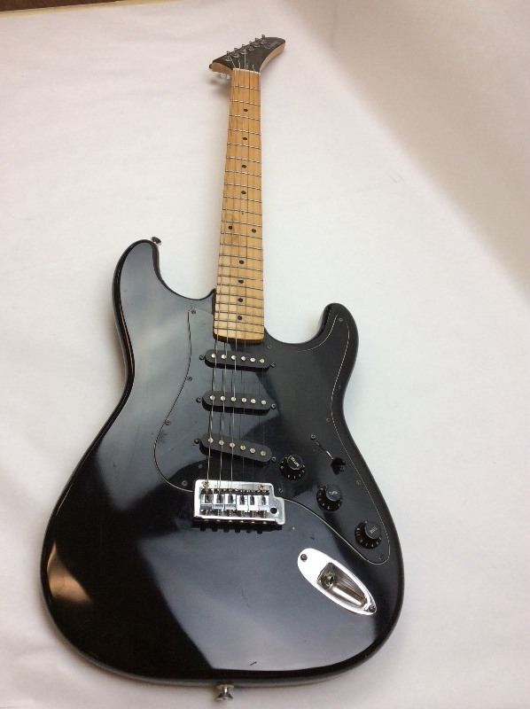 lot 81 image: EPIPHONE GIBSON black electric GUITAR - Made in Korea
